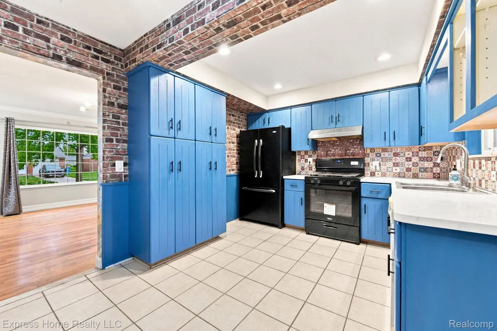 29737 Malvina Drive Warren City, MI 48088