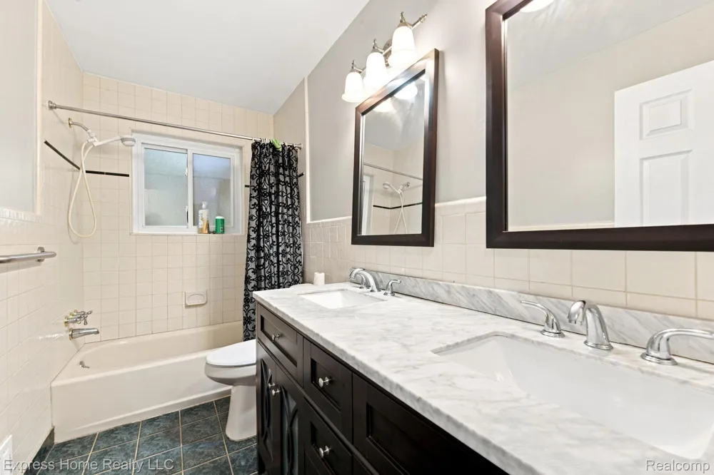 29737 Malvina Drive Warren City, MI 48088