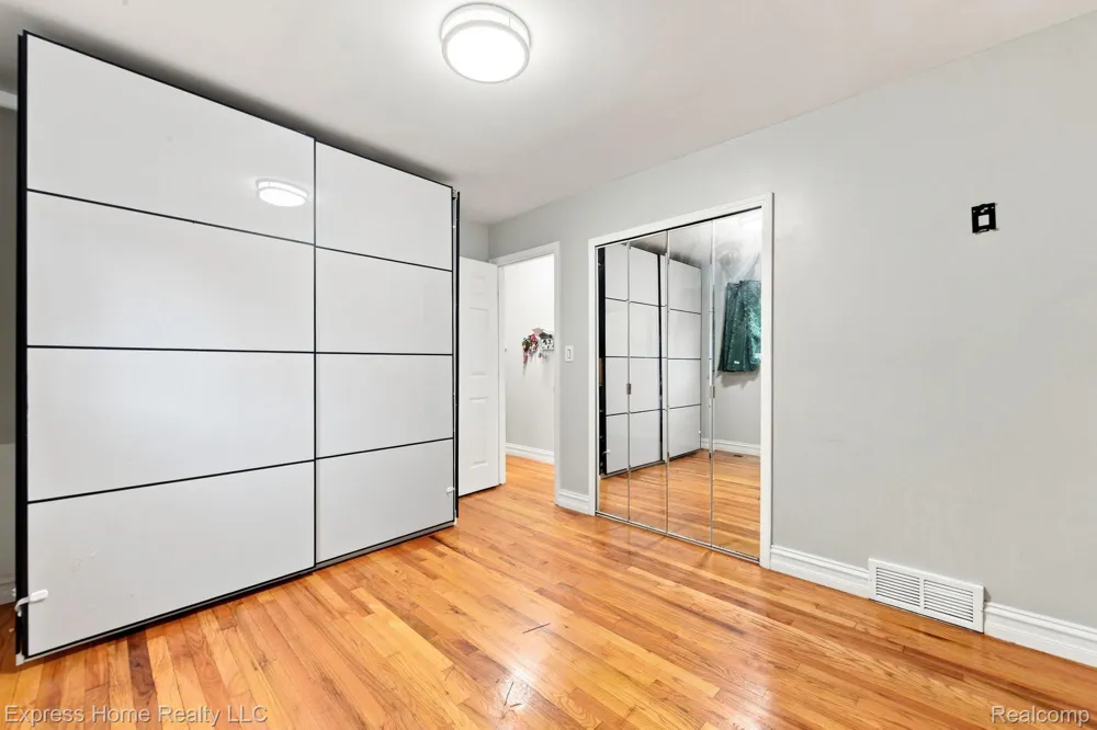 29737 Malvina Drive Warren City, MI 48088