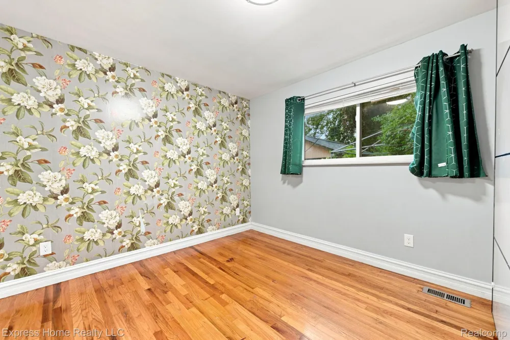 29737 Malvina Drive Warren City, MI 48088