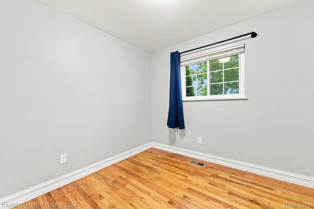 29737 Malvina Drive Warren City, MI 48088