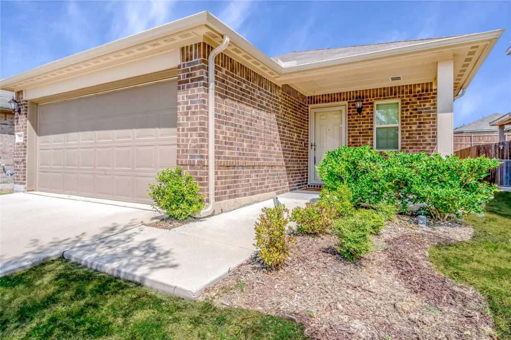 1136 Aragon Trail Mesquite, TX 75149