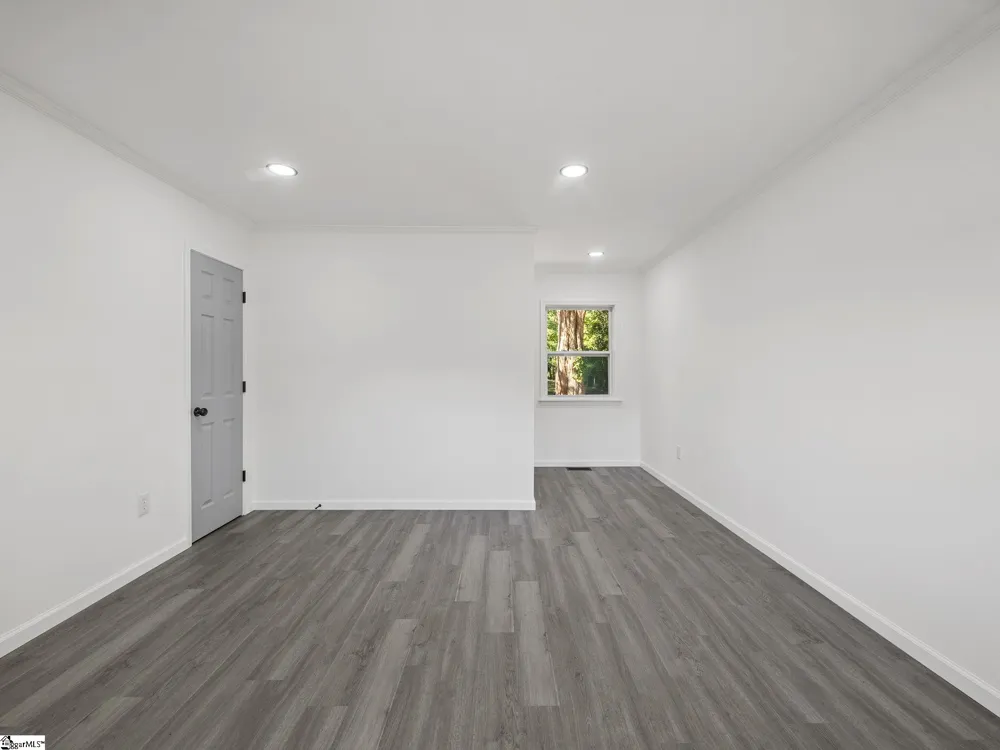 255 Hazelwood Avenue Spartanburg, SC 29302