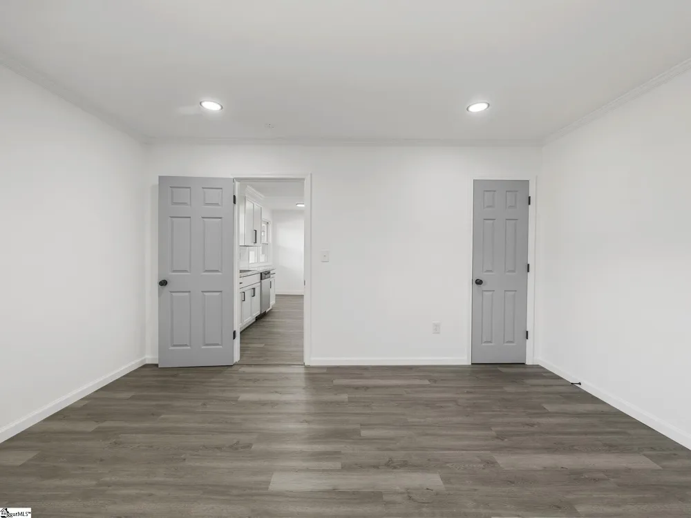 255 Hazelwood Avenue Spartanburg, SC 29302