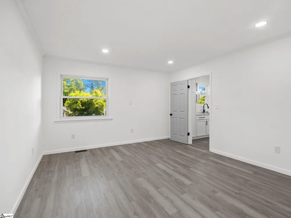 255 Hazelwood Avenue Spartanburg, SC 29302