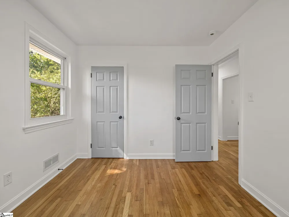 255 Hazelwood Avenue Spartanburg, SC 29302