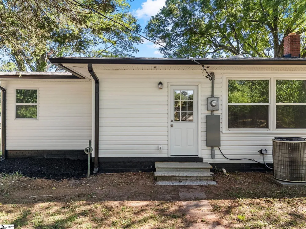 255 Hazelwood Avenue Spartanburg, SC 29302