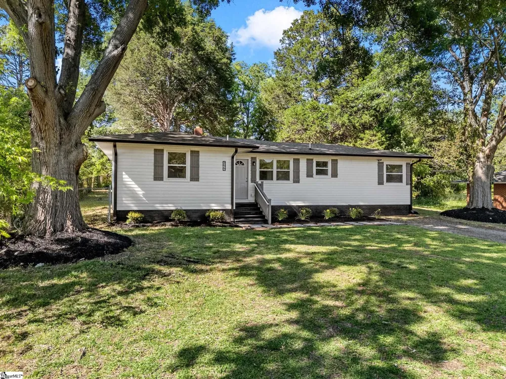 255 Hazelwood Avenue Spartanburg, SC 29302