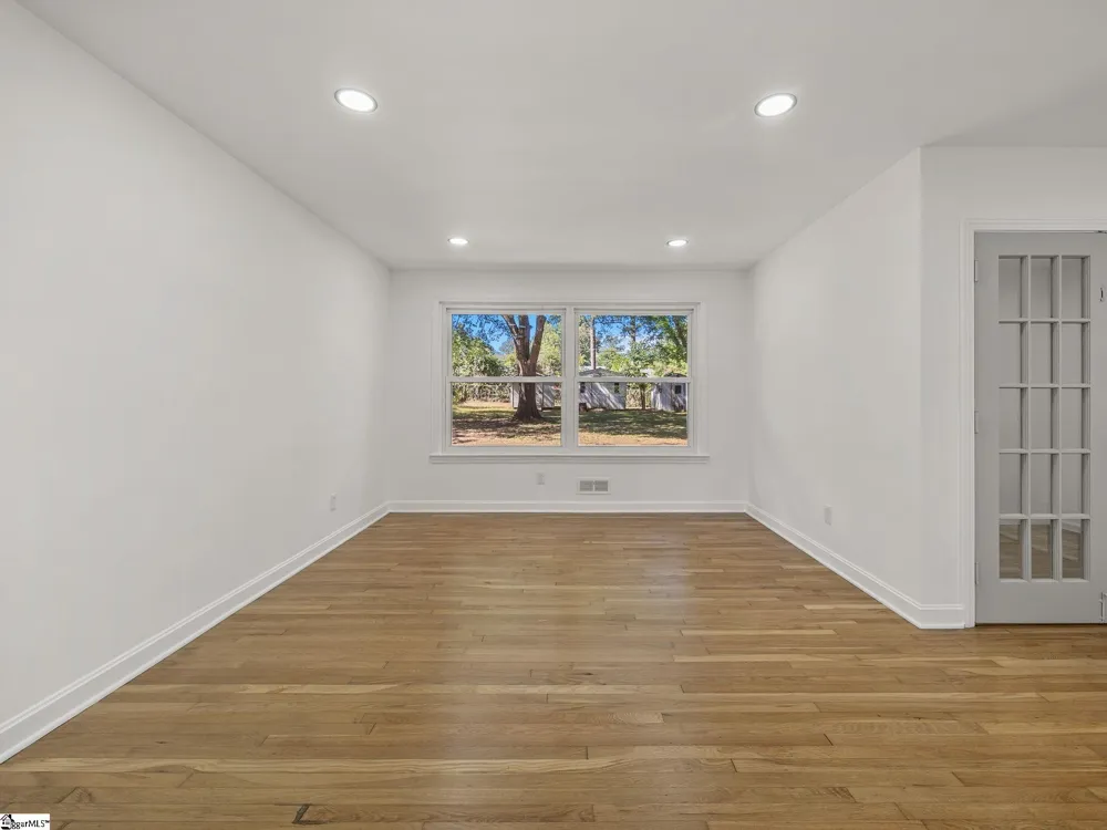 255 Hazelwood Avenue Spartanburg, SC 29302