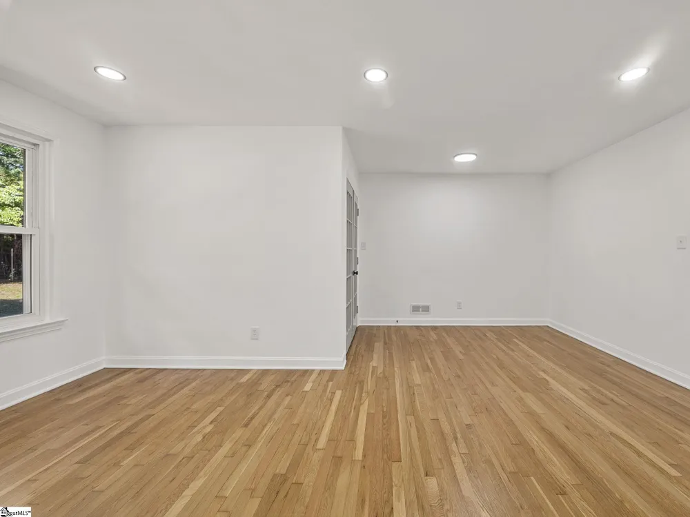 255 Hazelwood Avenue Spartanburg, SC 29302