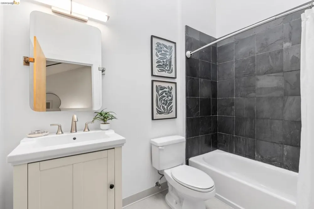 2875 Glascock #209 Oakland, CA 94601