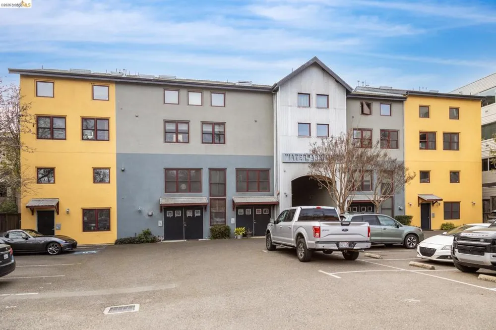 2875 Glascock #209 Oakland, CA 94601