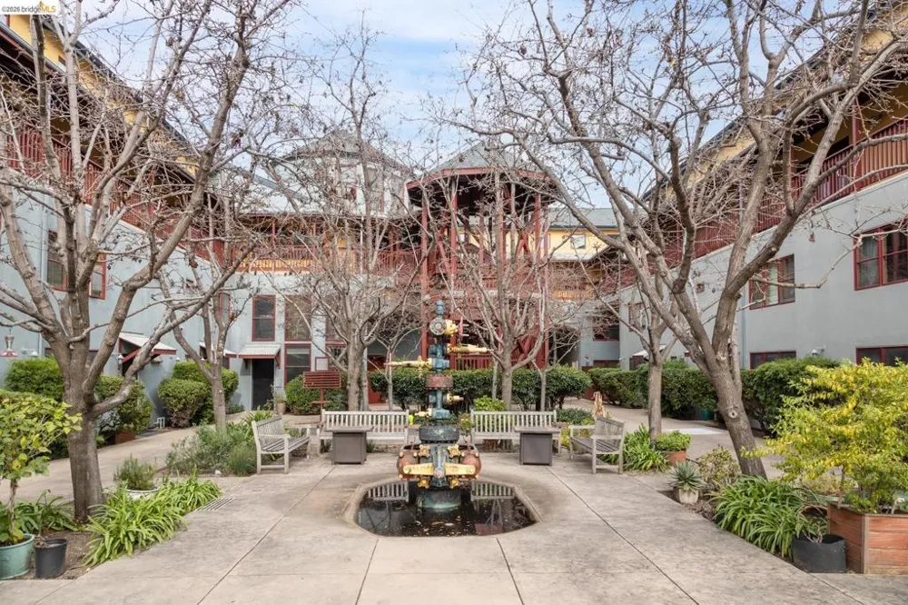 2875 Glascock #209 Oakland, CA 94601