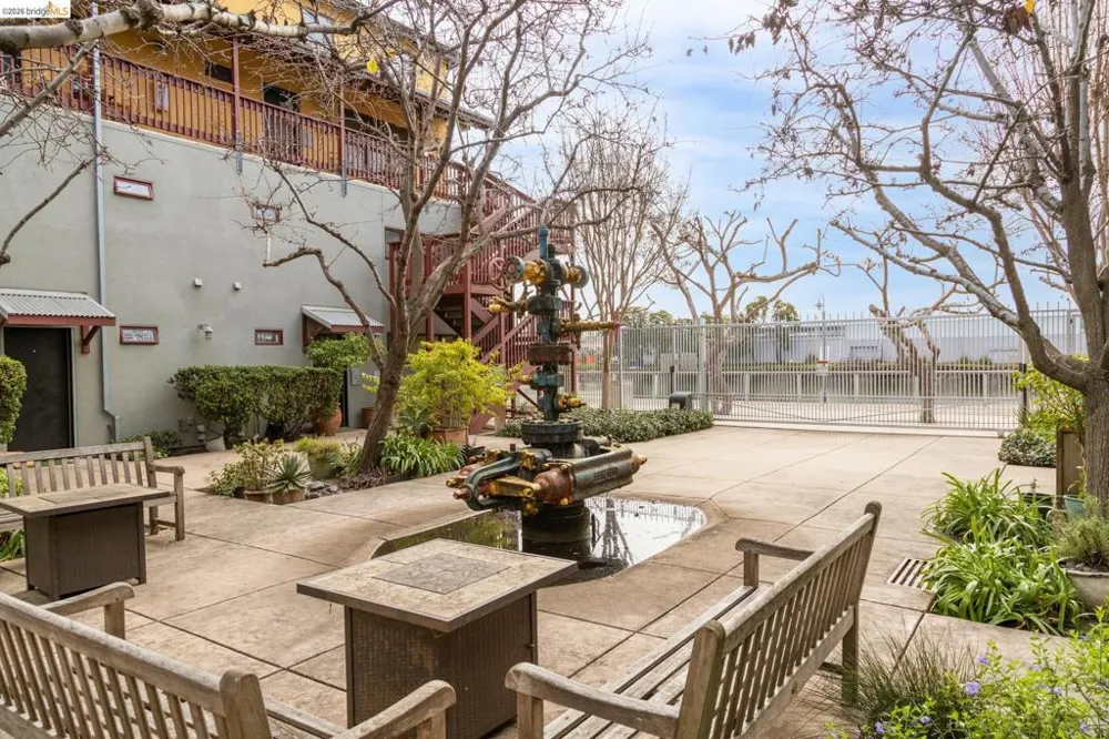 2875 Glascock #209 Oakland, CA 94601