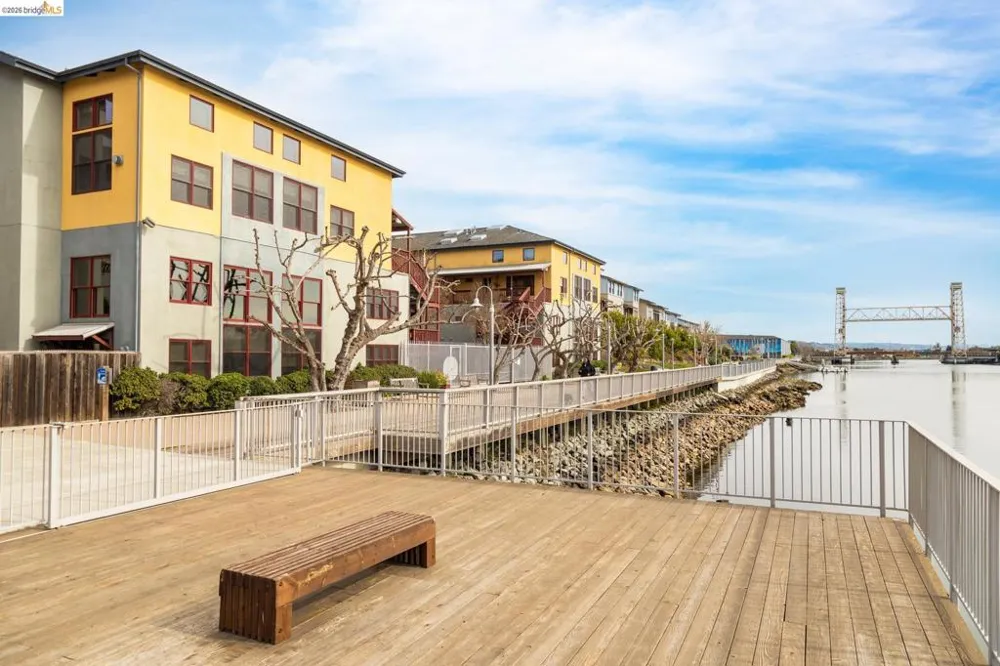 2875 Glascock #209 Oakland, CA 94601