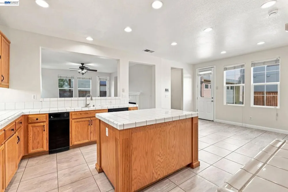 565 Presidio Pl Tracy, CA 95377
