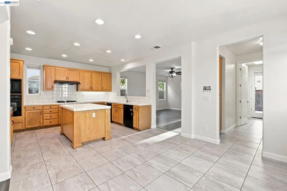565 Presidio Pl Tracy, CA 95377