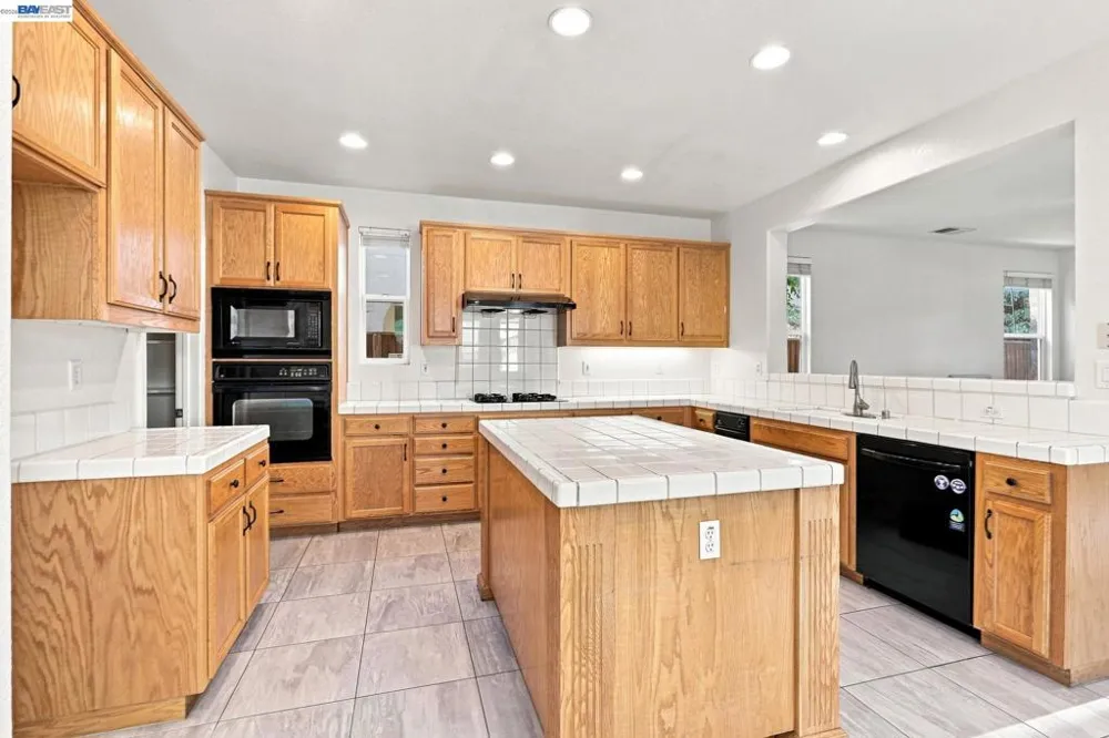 565 Presidio Pl Tracy, CA 95377