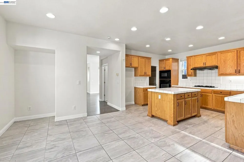 565 Presidio Pl Tracy, CA 95377