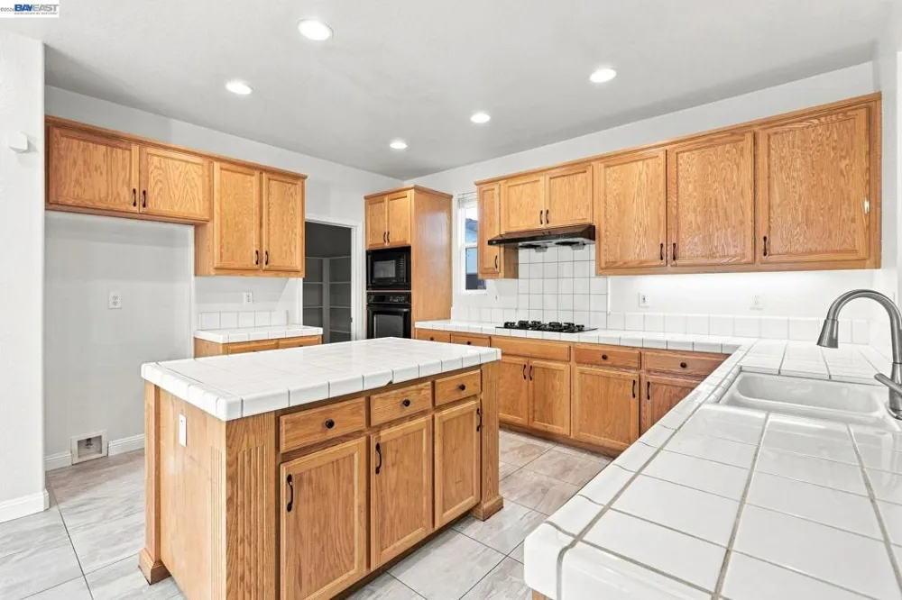 565 Presidio Pl Tracy, CA 95377