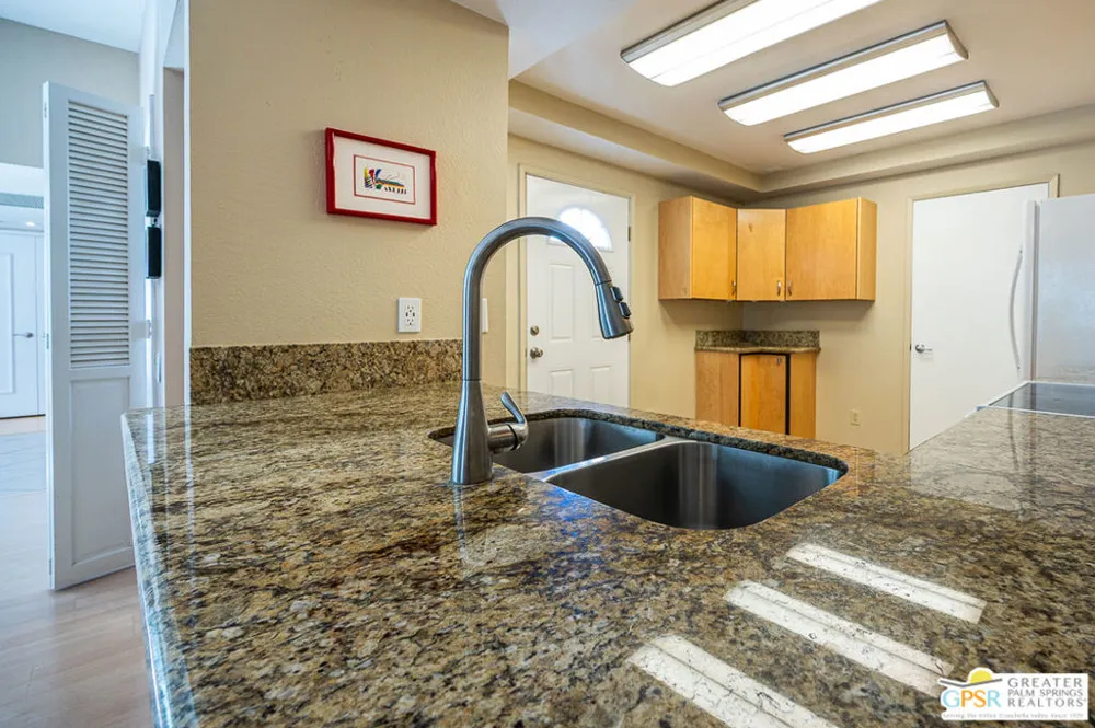 5980 Paradise Plaza Palm Springs, CA 92264