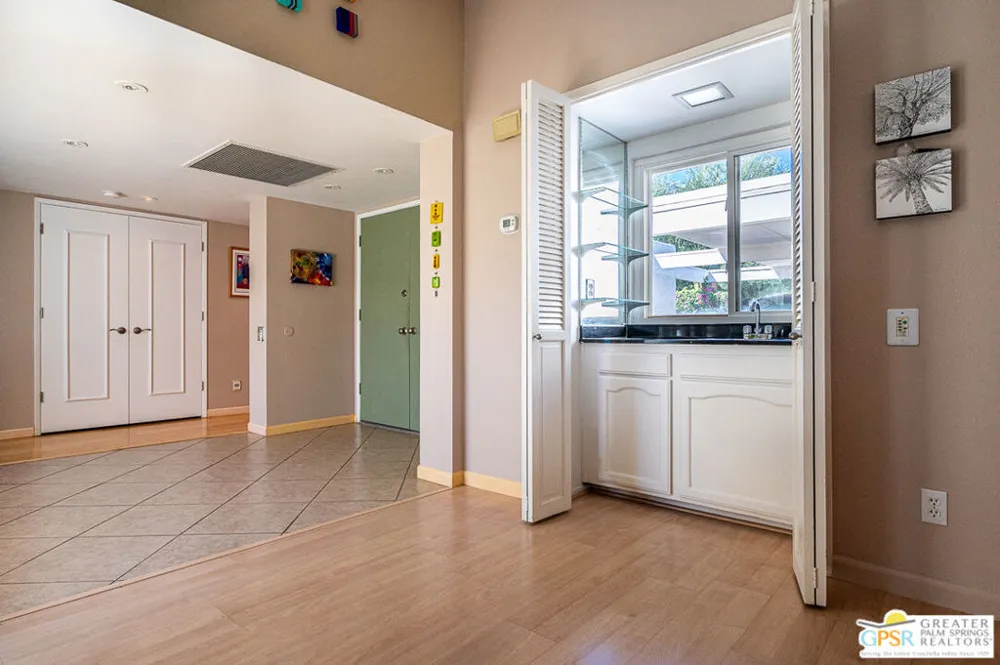 5980 Paradise Plaza Palm Springs, CA 92264