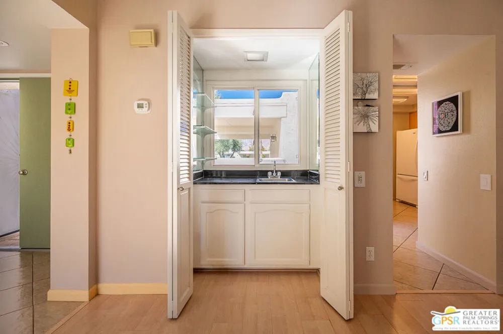 5980 Paradise Plaza Palm Springs, CA 92264
