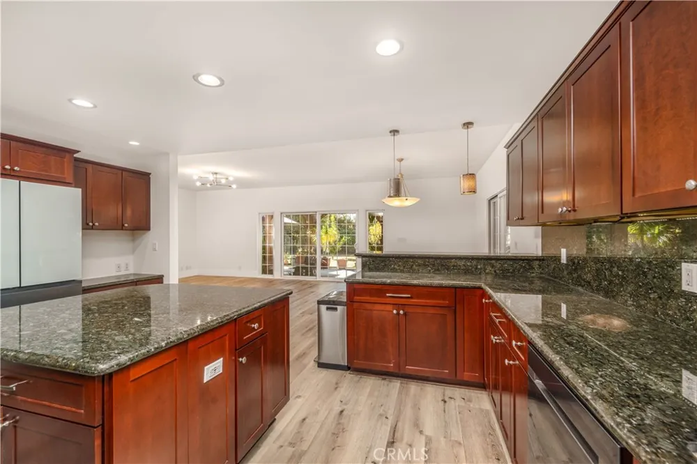 23812 Archwood West Hills, CA 91307