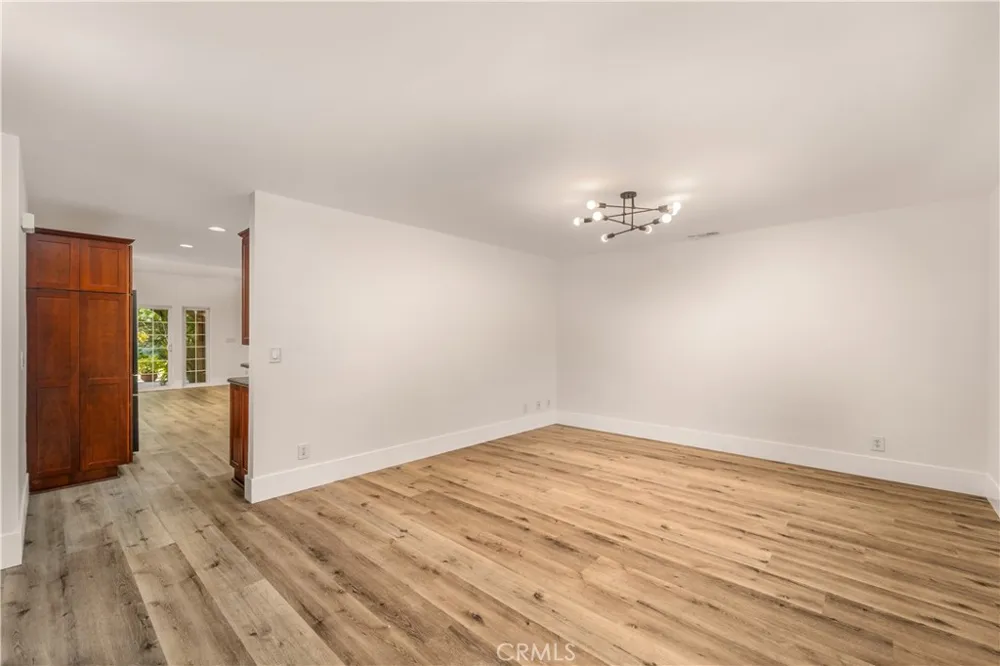 23812 Archwood West Hills, CA 91307