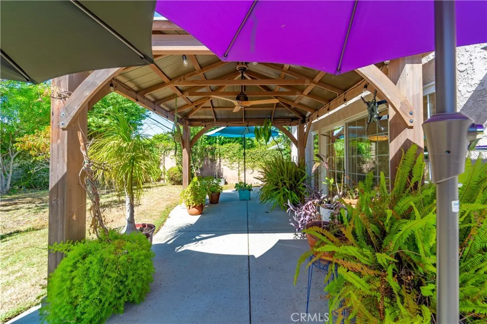 23812 Archwood West Hills, CA 91307