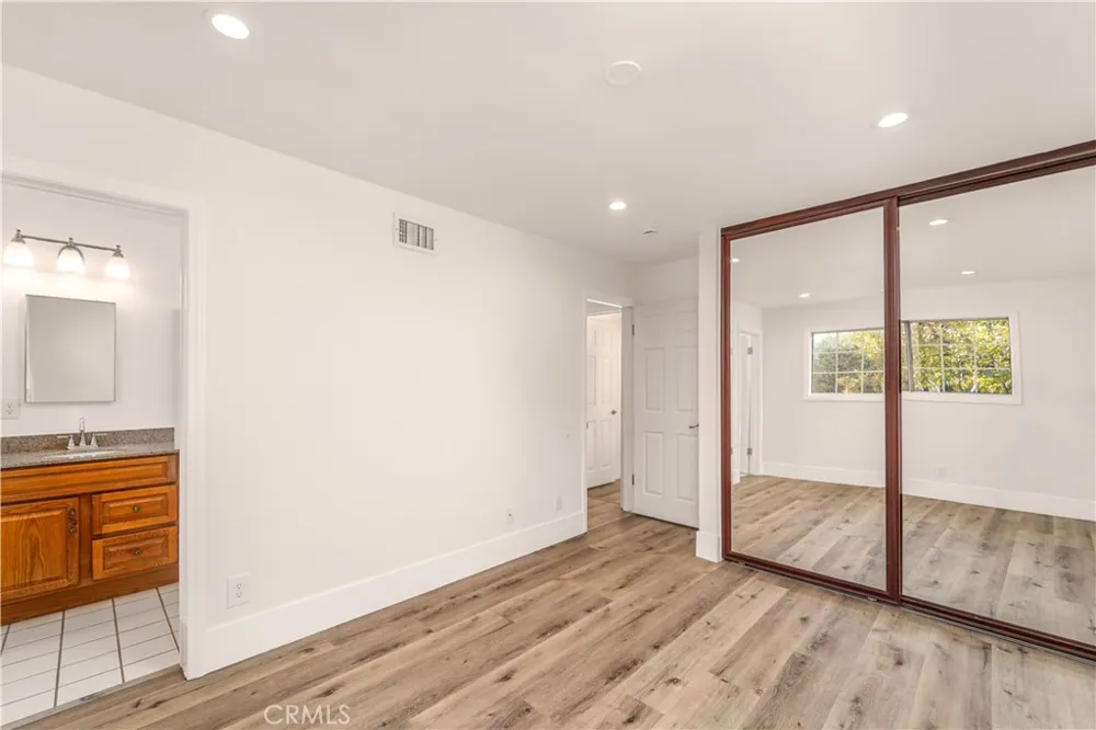 23812 Archwood West Hills, CA 91307