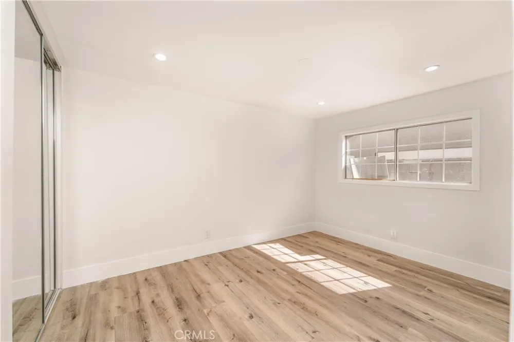 23812 Archwood West Hills, CA 91307