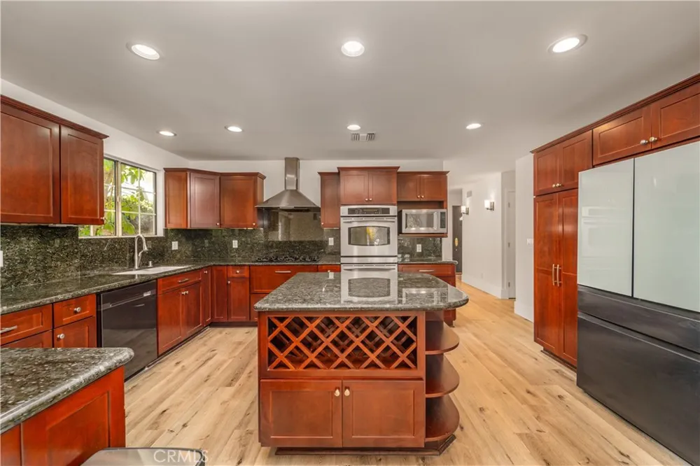 23812 Archwood West Hills, CA 91307