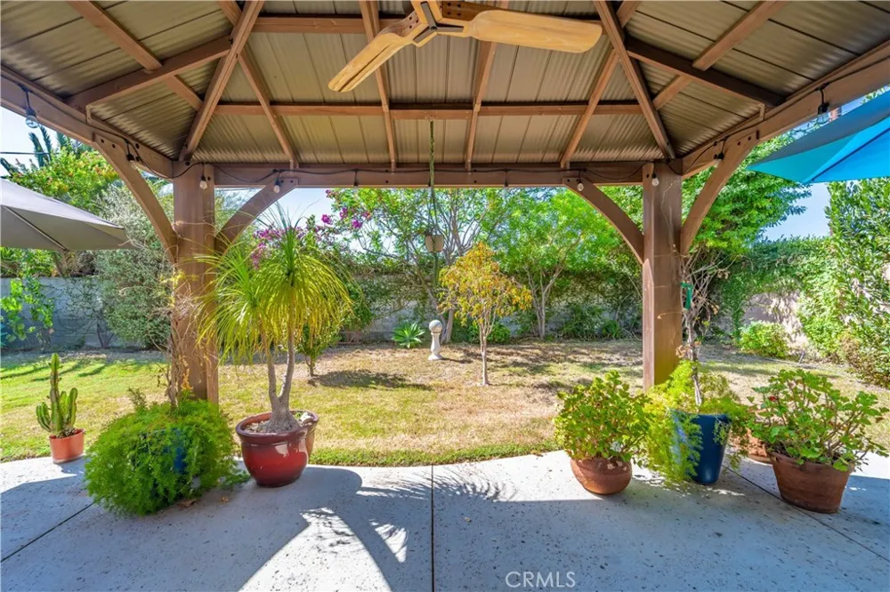 23812 Archwood West Hills, CA 91307