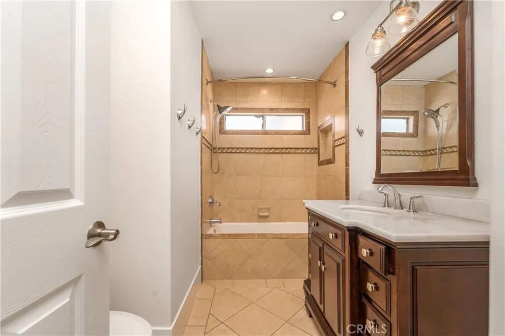 23812 Archwood West Hills, CA 91307