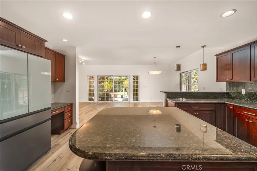 23812 Archwood West Hills, CA 91307