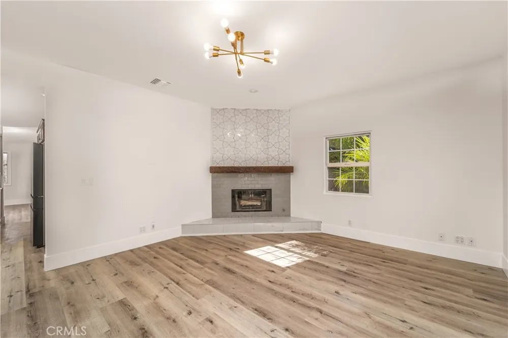 23812 Archwood West Hills, CA 91307