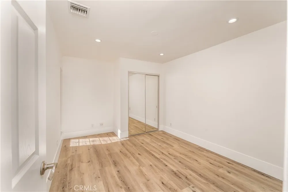 23812 Archwood West Hills, CA 91307