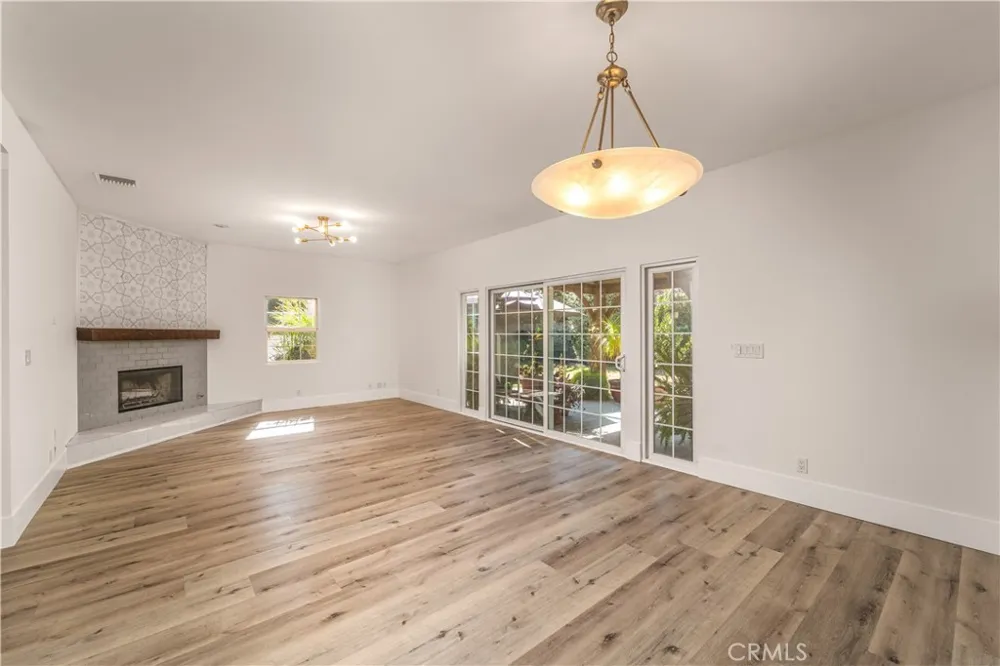 23812 Archwood West Hills, CA 91307