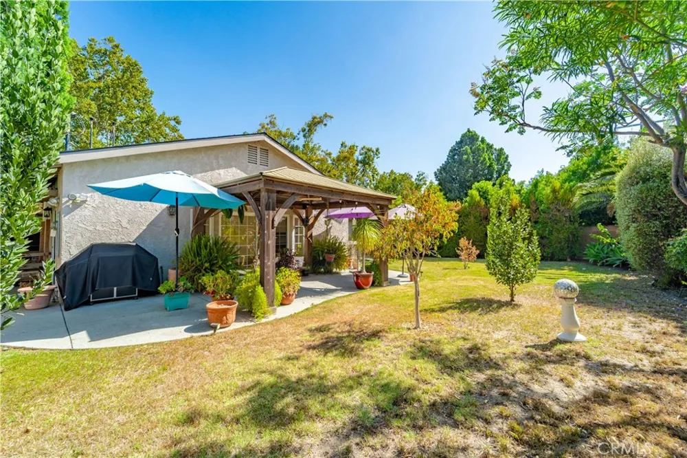 23812 Archwood West Hills, CA 91307