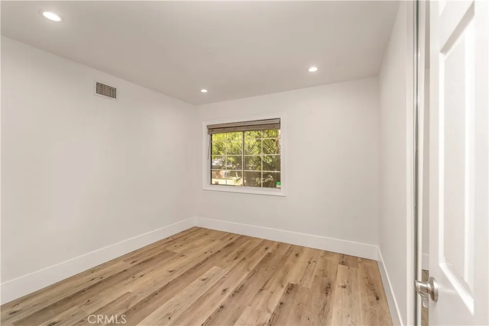 23812 Archwood West Hills, CA 91307