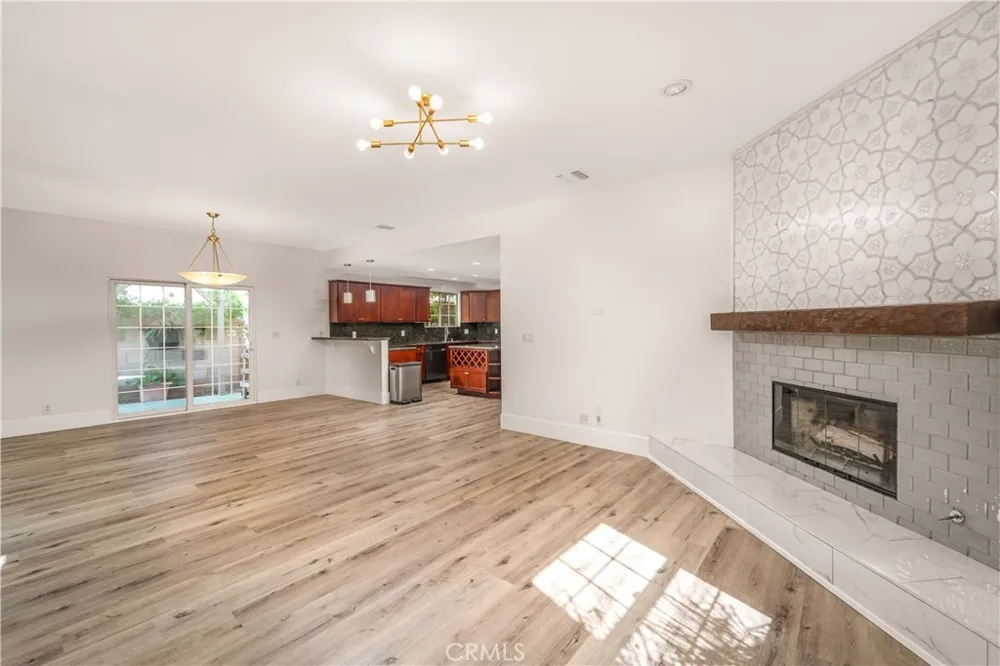 23812 Archwood West Hills, CA 91307