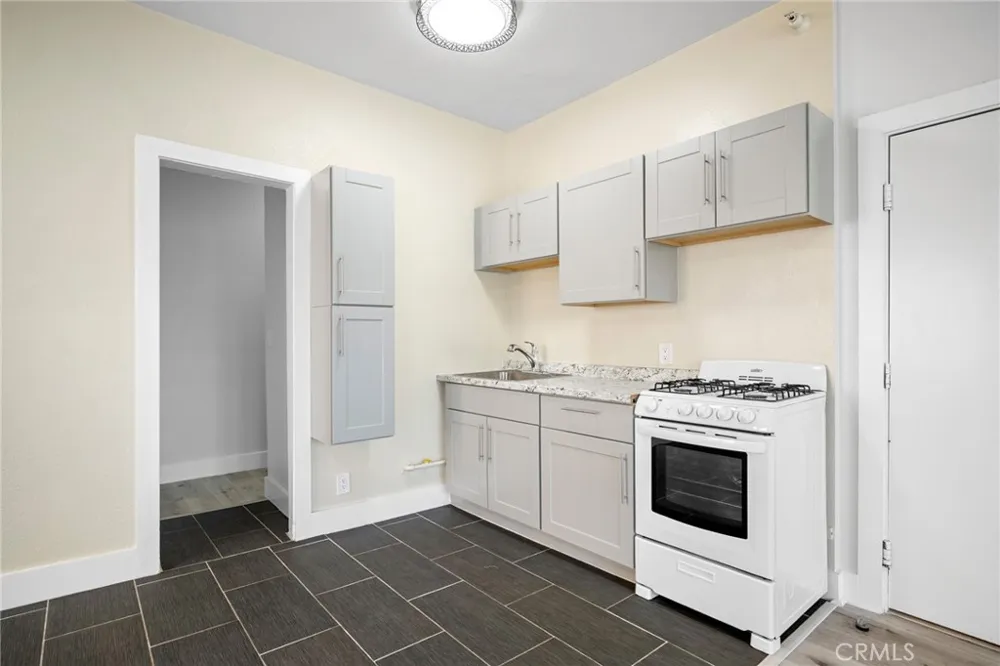228 S Kenwood Street #402 Glendale, CA 91205