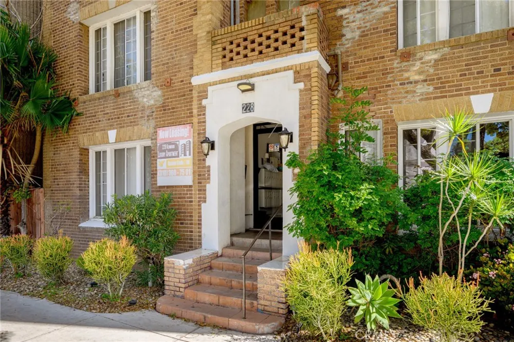 228 S Kenwood Street #402 Glendale, CA 91205