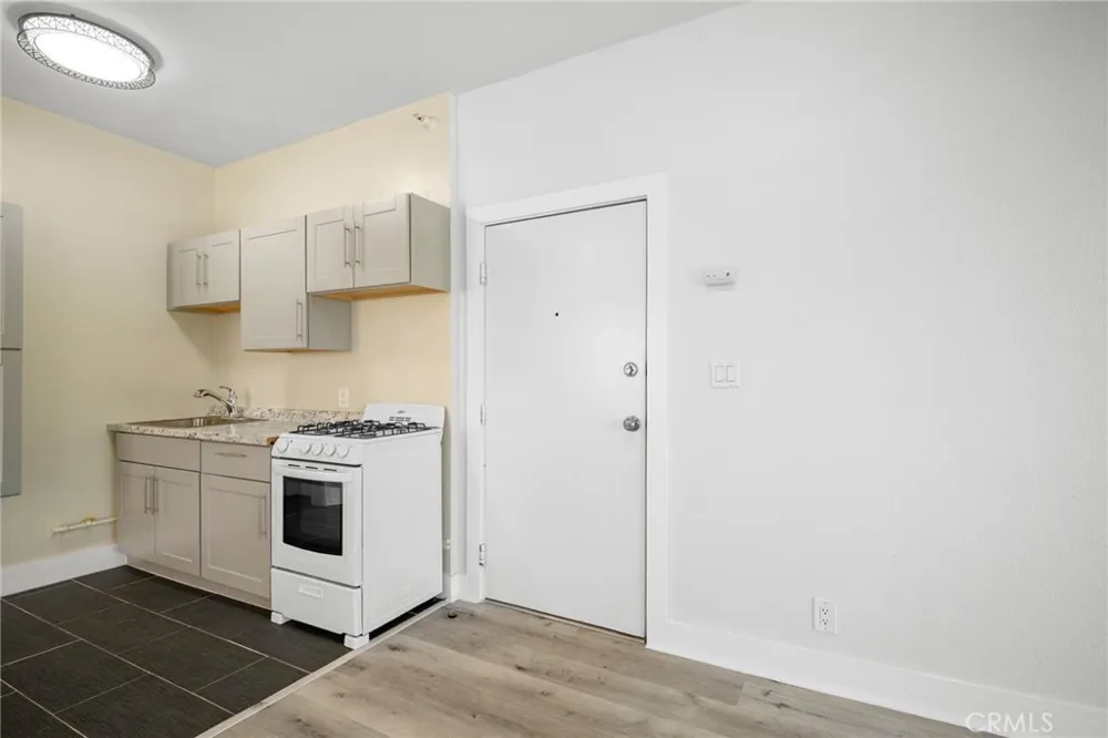 228 S Kenwood Street #402 Glendale, CA 91205
