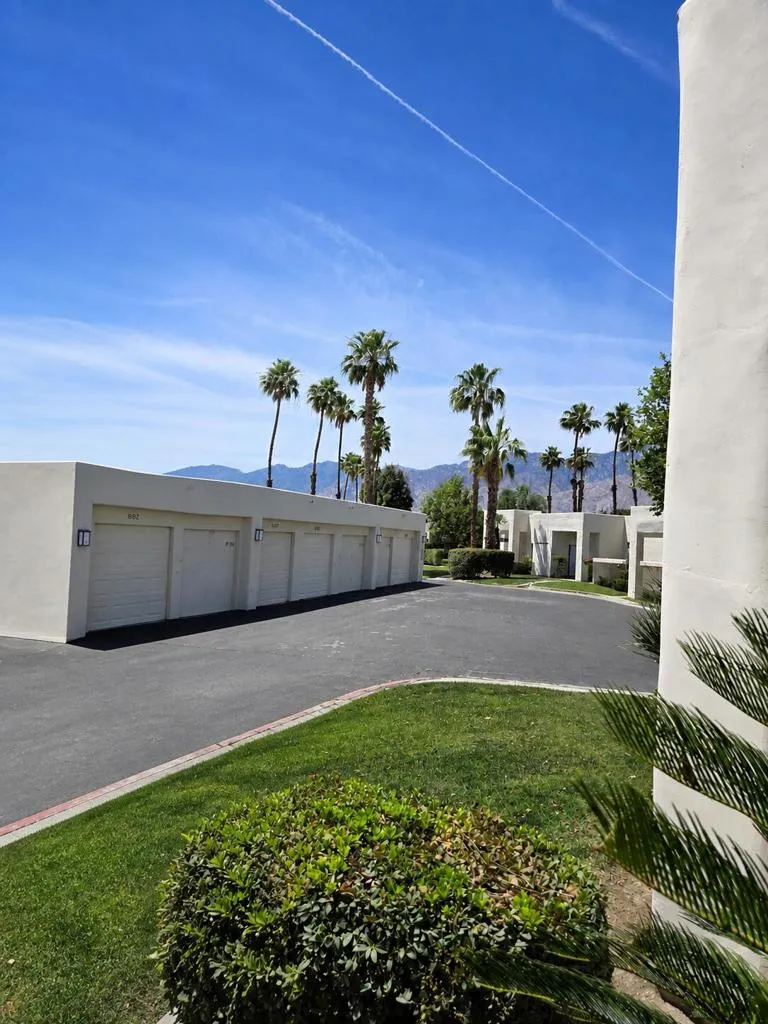 67560 Natoma Drive Cathedral City, CA 92234