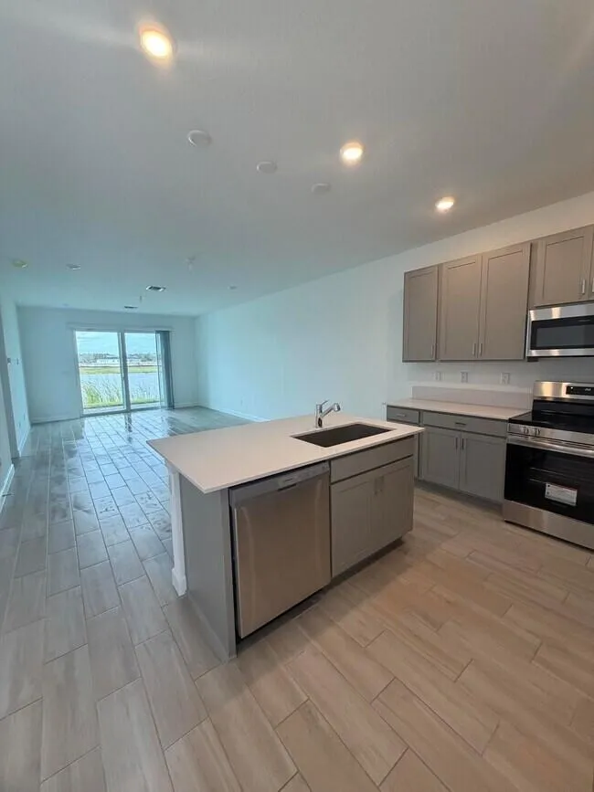 3772 HARBORSIDE AVENUE Fort Pierce, FL 34946