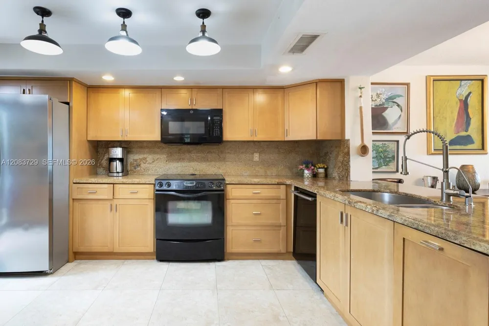 4883 SW 71st Pl Miami, FL 33155