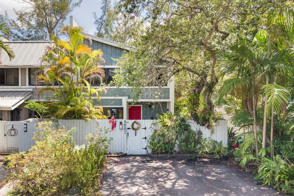 4883 SW 71st Pl Miami, FL 33155