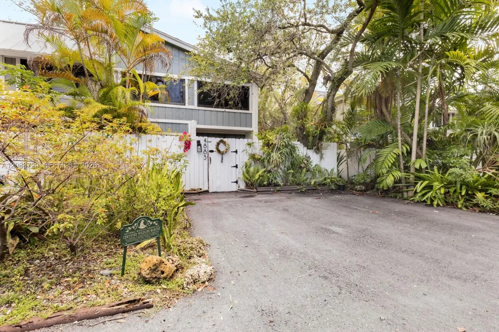 4883 SW 71st Pl Miami, FL 33155